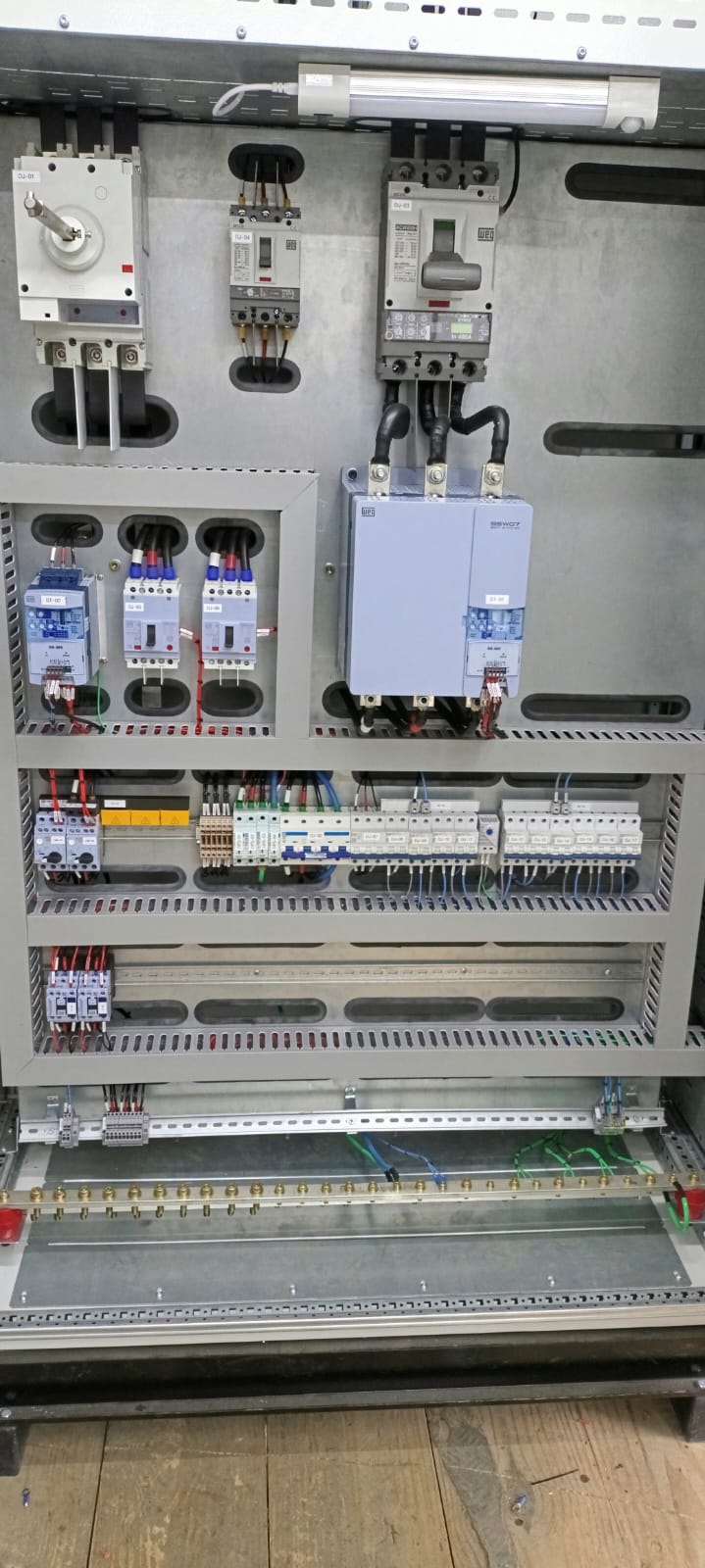 Painel com soft-starter WEG