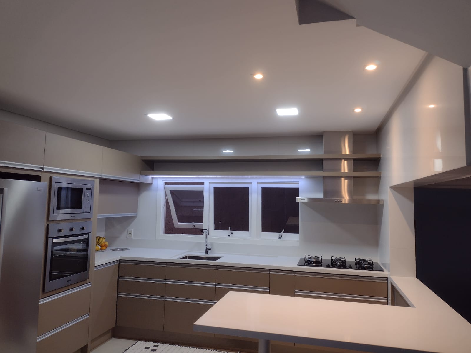 Iluminação técnica de cozinha planejada